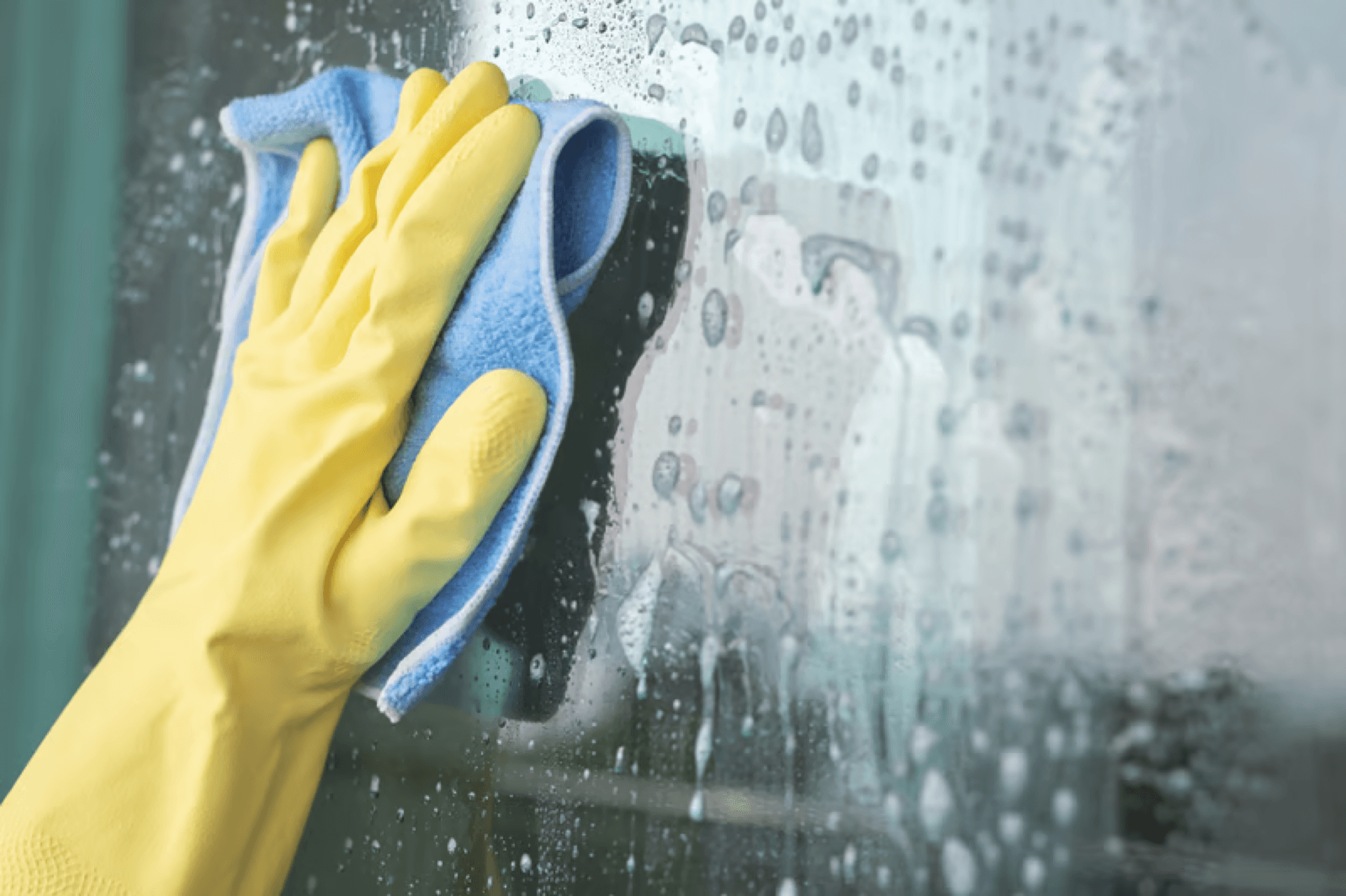 Streak-free glass and window cleaning
